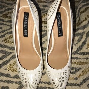 Izabella Rue White and Gold pumps